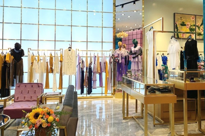 女裝實(shí)體店鋪裝修（女裝實(shí)體店鋪裝修空間設(shè)計(jì)的技巧）